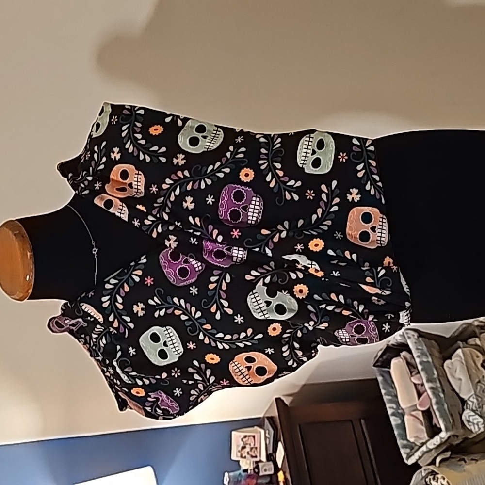TC LuLaRoe legging Day of the Dead